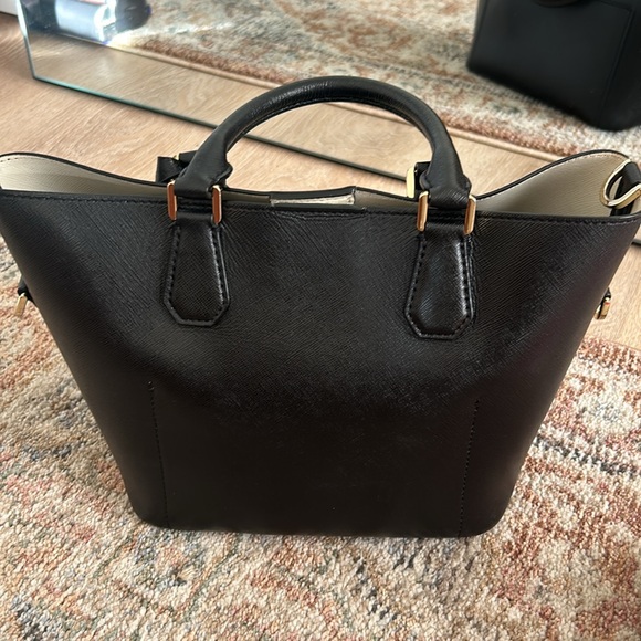 Michael Kors Bag Beautiful condition 🖤⭐️ - Picture 2 of 5
